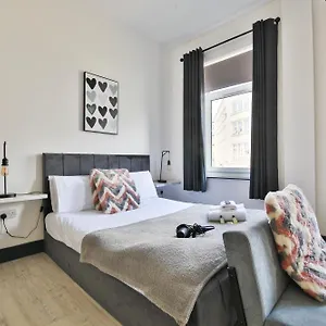 https://stayright-elegant-kingsway-studio-5-central-location.cardiffhotelswales.com